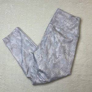 Alo Yoga Snakeskin Print 7/8 Legging Gray Size Small